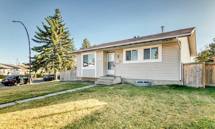 199 Maitland Drive NE