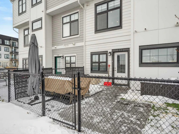 233 Les Jardins Park SE, Calgary, AB, T2C 5V3 - 33