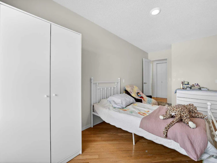 100 Strathcona Close SW, Calgary, AB, T3H 1L3 - 26