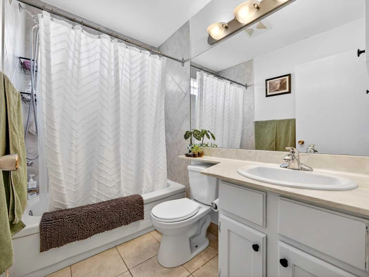 100 Strathcona Close SW, Calgary, AB, T3H 1L3 - 24