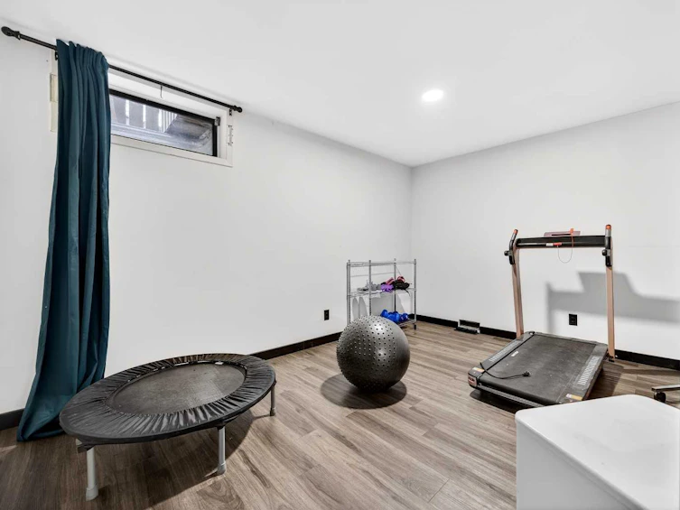 100 Strathcona Close SW, Calgary, AB, T3H 1L3 - 31