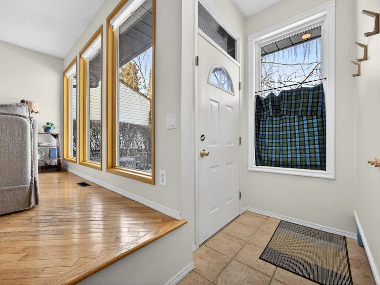 100 Strathcona Close SW, Calgary, AB, T3H 1L3 - 4