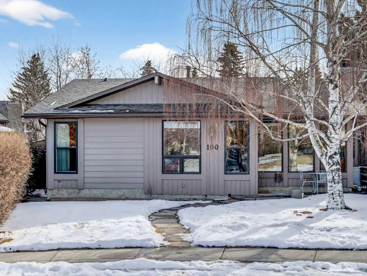 100 Strathcona Close SW, Calgary, AB, T3H 1L3