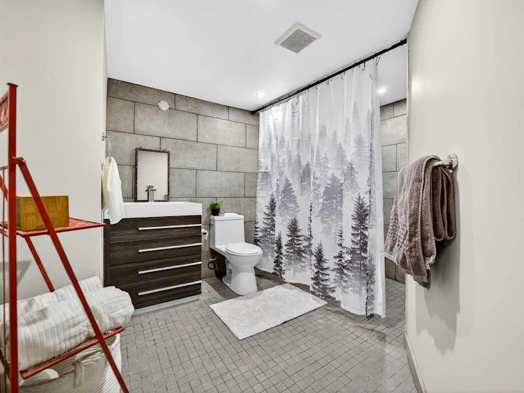 100 Strathcona Close SW, Calgary, AB, T3H 1L3 - 33