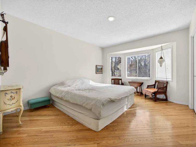 100 Strathcona Close SW, Calgary, AB, T3H 1L3 - 18
