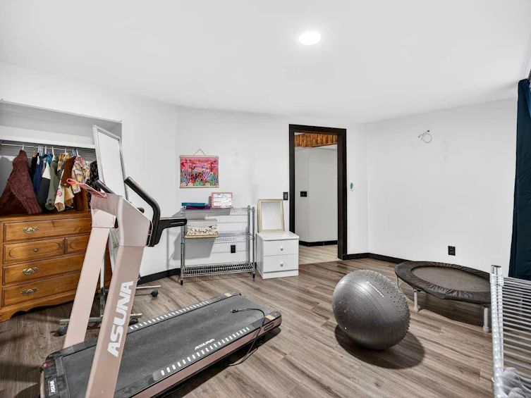 100 Strathcona Close SW, Calgary, AB, T3H 1L3 - 32