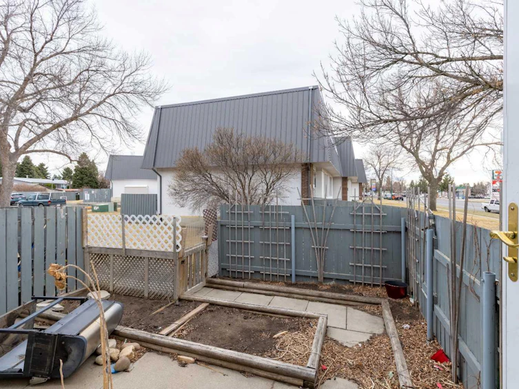 4-1601 23 Street N, Lethbridge, AB, T1H 4M9 - 25