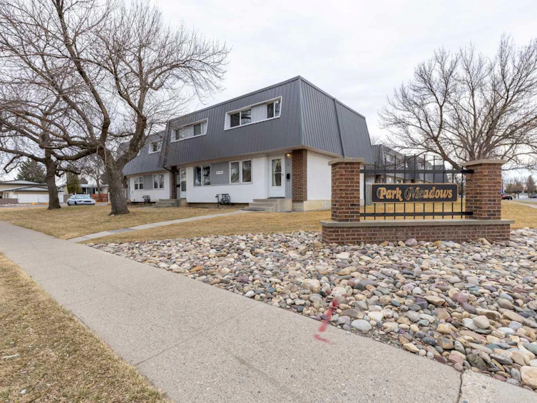 4-1601 23 Street N, Lethbridge, AB, T1H 4M9 - 2