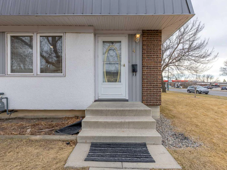4-1601 23 Street N, Lethbridge, AB, T1H 4M9 - 3