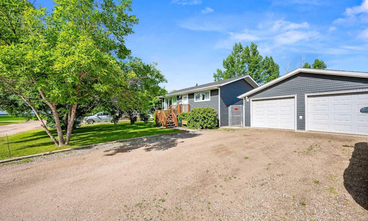 213 3 Street W