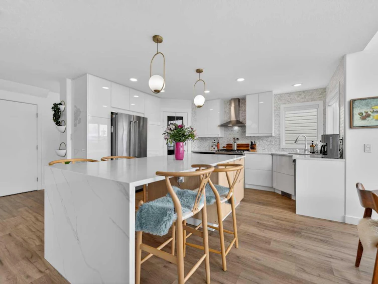 46 Springbluff Boulevard SW, Calgary, AB, T3H 4V6