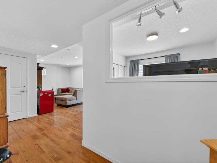 46 Springbluff Boulevard SW, Calgary, AB, T3H 4V6 - 45