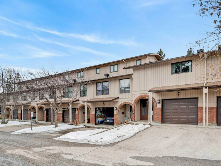 14 Canterbury Gardens SW, Calgary, AB, T2W 2S9