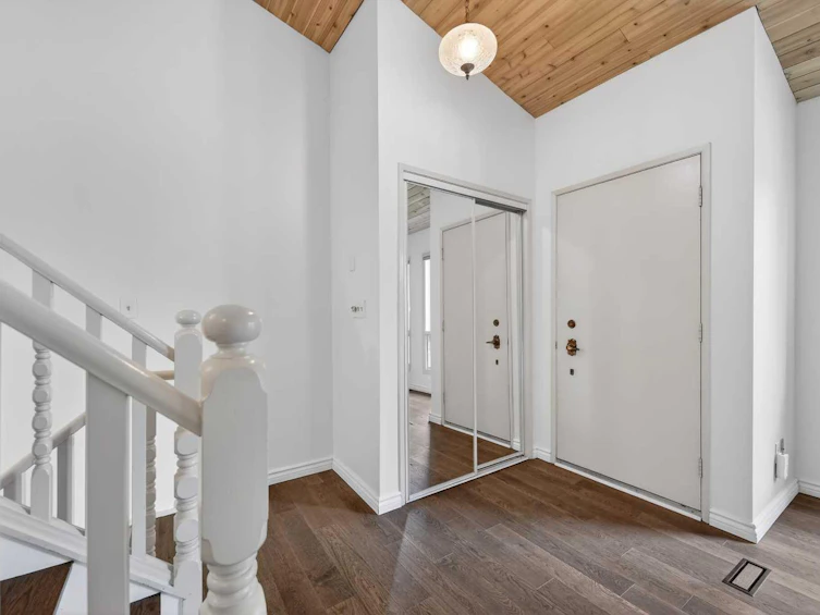 14 Canterbury Gardens SW, Calgary, AB, T2W 2S9 - 11