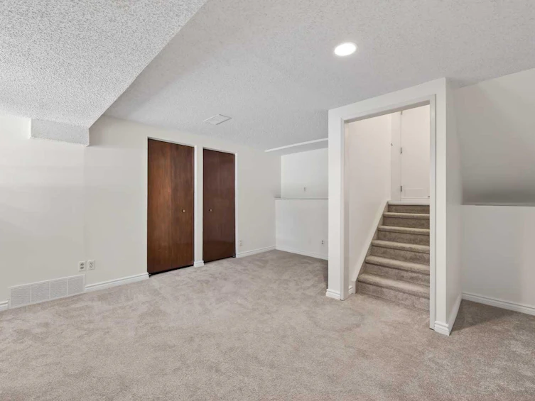 14 Canterbury Gardens SW, Calgary, AB, T2W 2S9 - 5