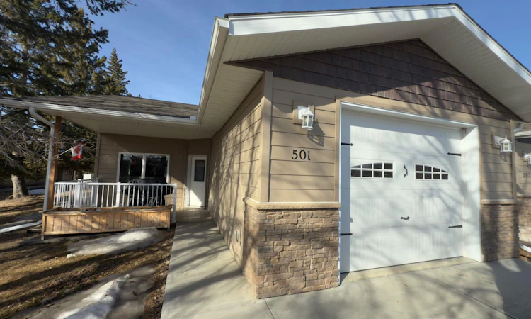 501 5 Street W
