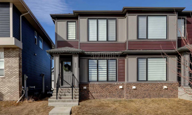 215 Chinook Gate Boulevard SW