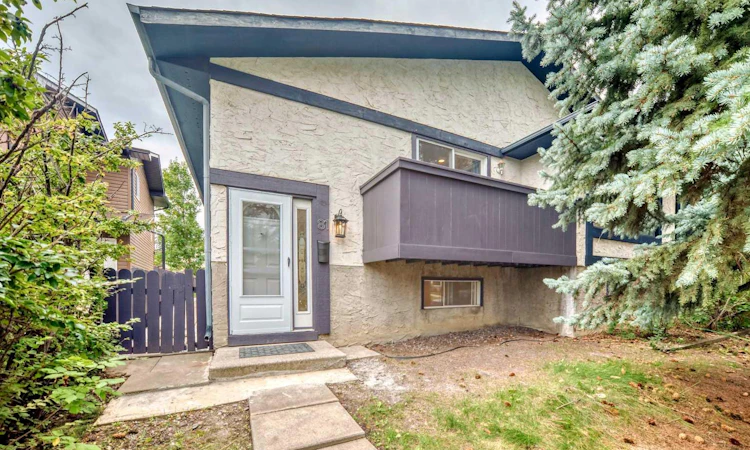 81 Bearberry Close NW
