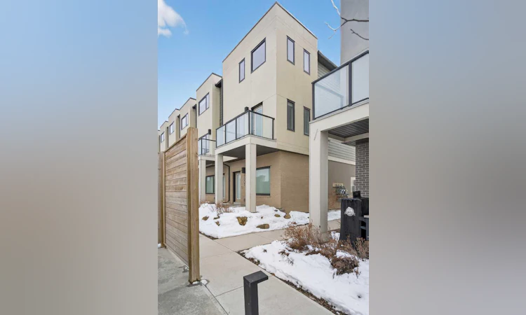 1007-218 Sherwood Square NW