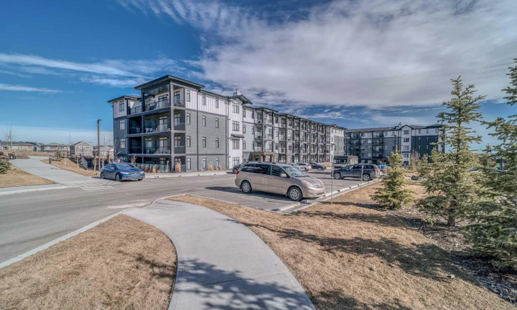 213-40 Sage Hill Walk NW