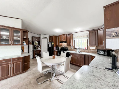 016 Maplewood Ave (Railway Ave) - 5
