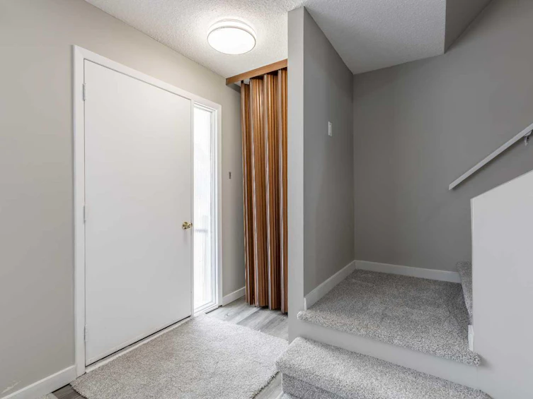 2102 13 Street N, Lethbridge, AB, T1H 2V5 - 5