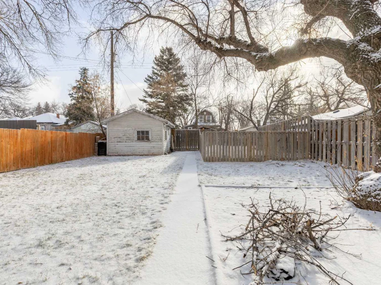227 19 Street N, Lethbridge, AB, T1H 3J9 - 24