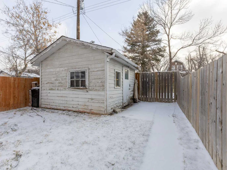 227 19 Street N, Lethbridge, AB, T1H 3J9 - 27