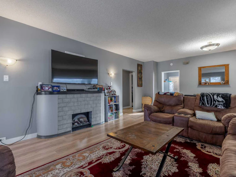 227 19 Street N, Lethbridge, AB, T1H 3J9 - 8