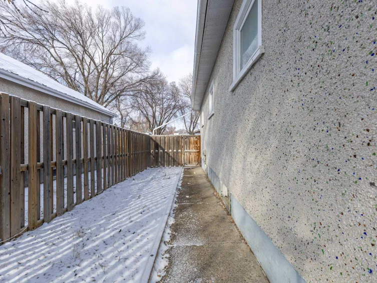 227 19 Street N, Lethbridge, AB, T1H 3J9 - 22