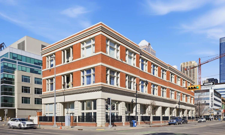 301-1117 1 Street SW