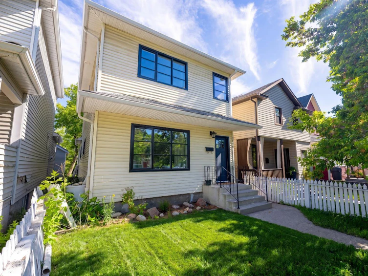 1032 18 Avenue SE, Calgary, AB, T2G 1L6 - 3