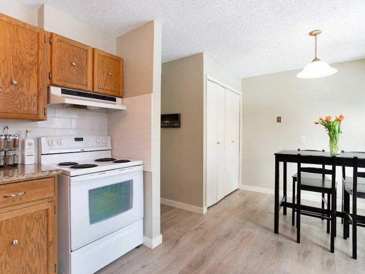 73-23 Glamis Drive SW, Calgary, AB, T3E 6S3 - 12