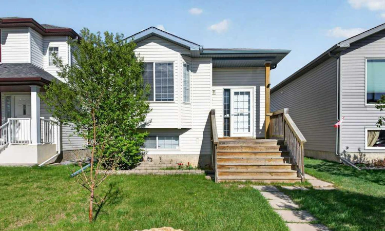 173 Martin Crossing Crescent NE