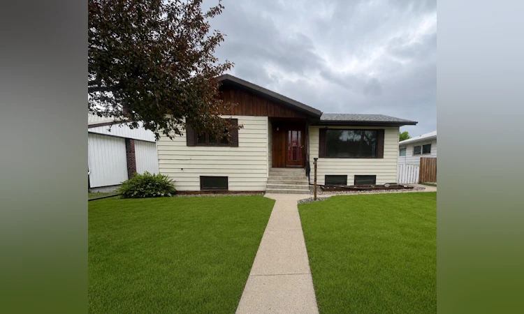 5112 55 Ave