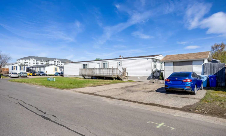 101 Clausen Crescent