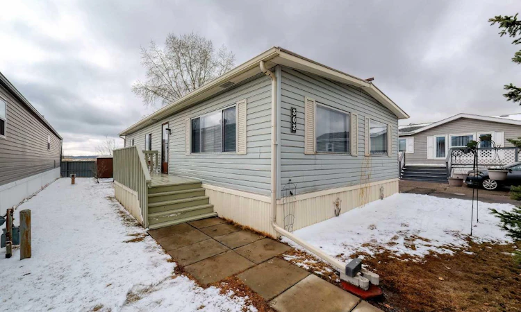 303-99 Arbour Lake Road NW