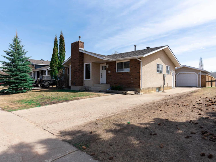 209 Woodland Drive, Fort Mcmurray, AB, T9K 1A4