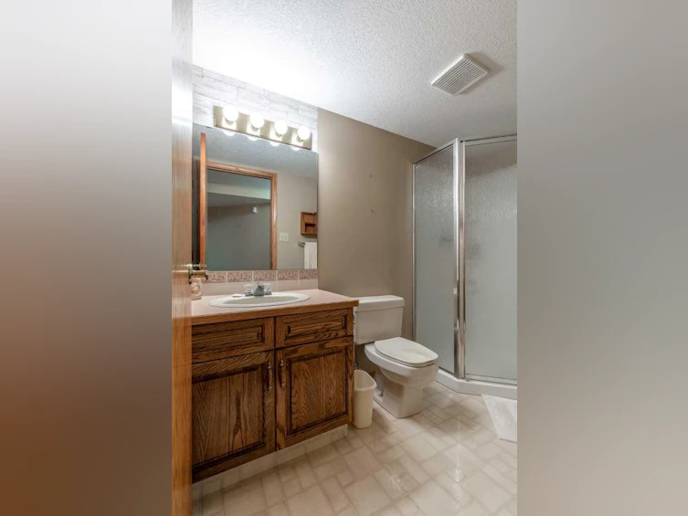 2210 26 Avenue S, Lethbridge, AB, T1K 6K2 - 29