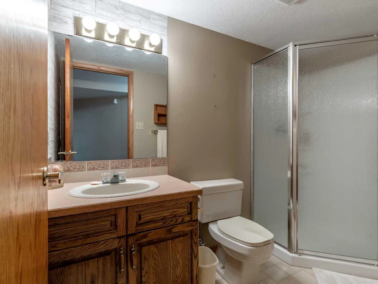 2210 26 Avenue S, Lethbridge, AB, T1K 6K2 - 28