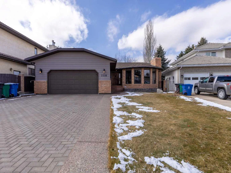 2210 26 Avenue S, Lethbridge, AB, T1K 6K2