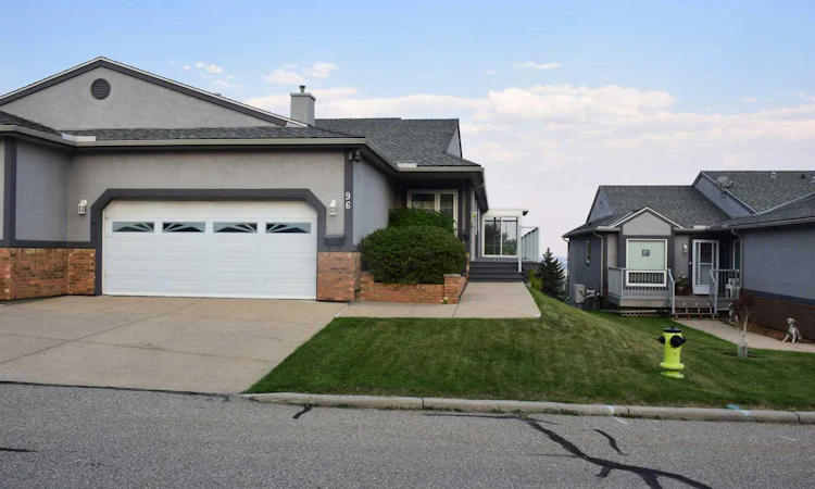 96 Norquay Heights NW
