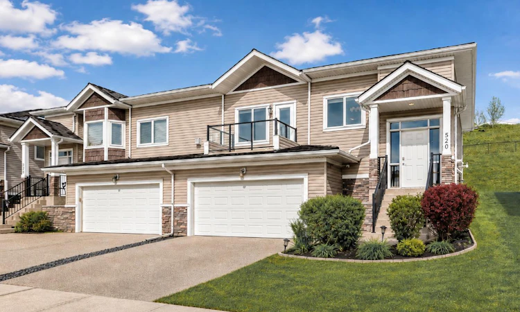 520 Rocky Vista Gardens NW