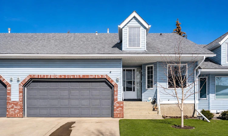 216 Valley Ridge Heights NW