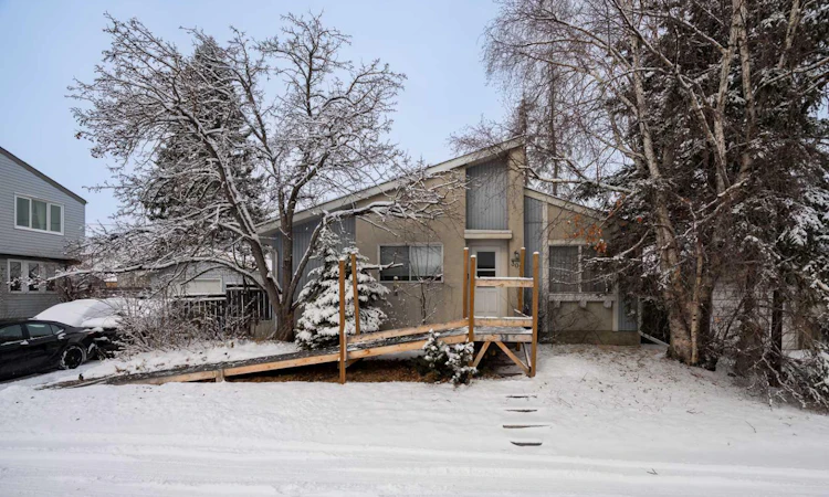305 Olympia Drive SE