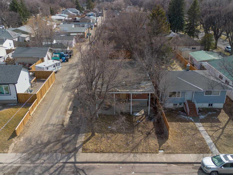 1910 4 Avenue N, Lethbridge, AB, T1H 0L8 - 4