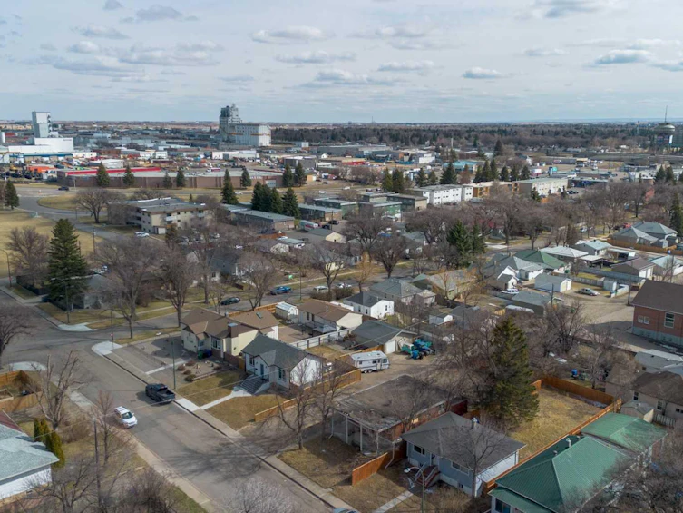 1910 4 Avenue N, Lethbridge, AB, T1H 0L8 - 11