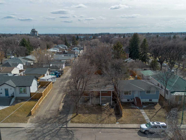 1910 4 Avenue N, Lethbridge, AB, T1H 0L8 - 5