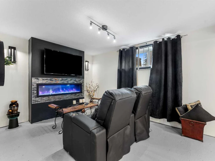 11124 110a Avenue, Edmonton, AB, T5H 1K1 - 40