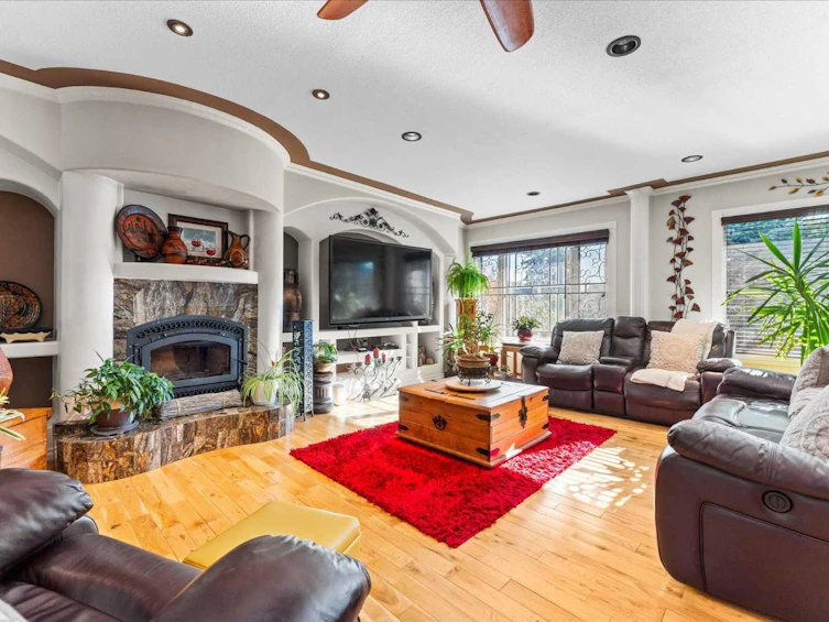 11124 110a Avenue, Edmonton, AB, T5H 1K1 - 9